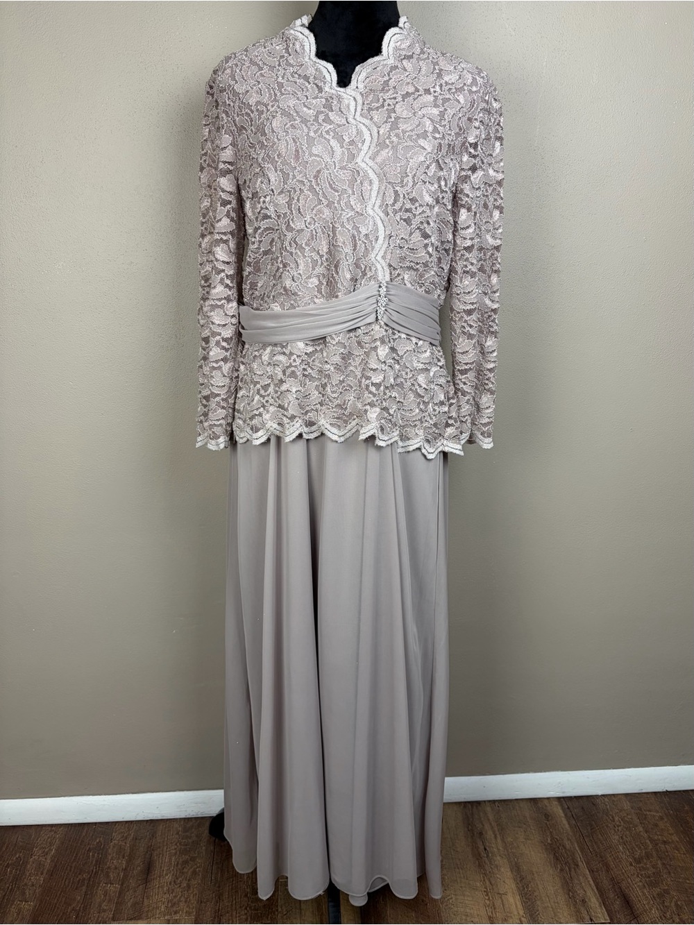 Onyx Nite Taupe Lace Gown Altered 5'3" Mother of Bride Groom MOG Formal 14 EUC - Picture 4 of 16